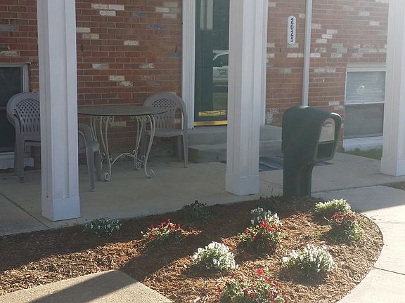 2nd image of 2025 Cumberland Dr