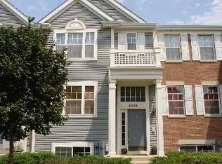 1334 Shamrock Ln, Hampshire, IL 60140