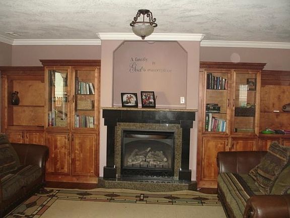 4th image of 813 N Douglas Ct