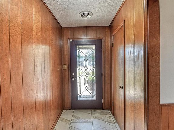 5th image of 609 Mimosa Dr