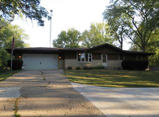 3343 S Bend Rd, Rockford, IL 61109