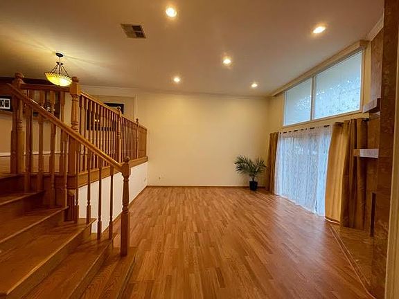 4th image of 17979 Magnolia Blvd #10