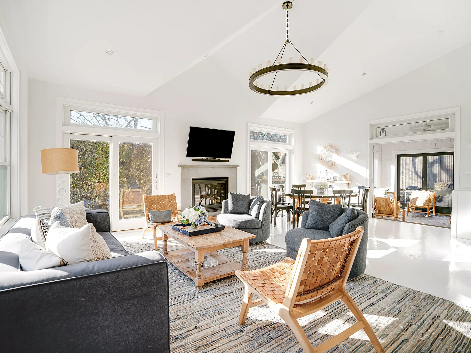Ideal Montauk Beach Living with Private Culloden Beach Access — Photo 1
