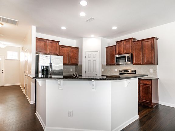 5th image of 400 Stone Flower Ln