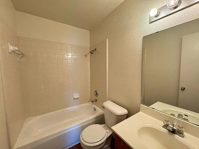 1603 Cedarhill Dr — Photo 11
