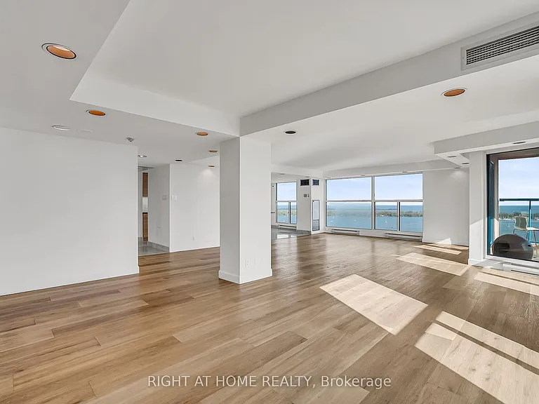 99 Harbour Sq #3008 — Photo 11