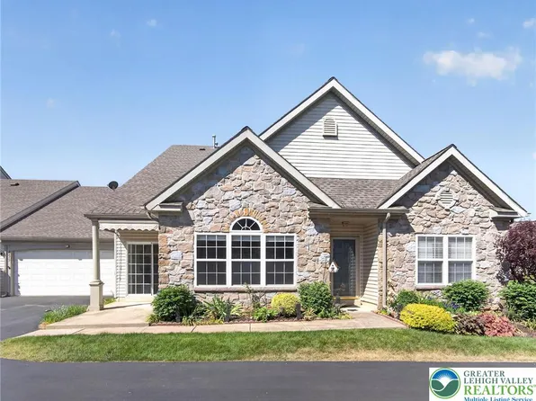 2879 Donegal Dr, Macungie, PA 18062