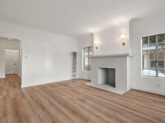 5th image of 4717 Beverly Blvd #1/2