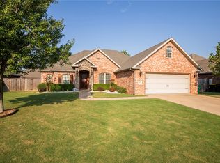 1041 Harvest St, Centerton, AR 72719