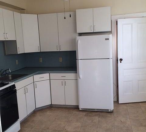 3rd image of 219 Winslow Ave #1