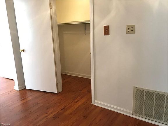 4th image of 1092 Crown Ave #94