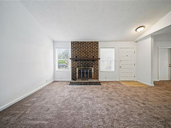 5th image of 3524 Daffodil Cres