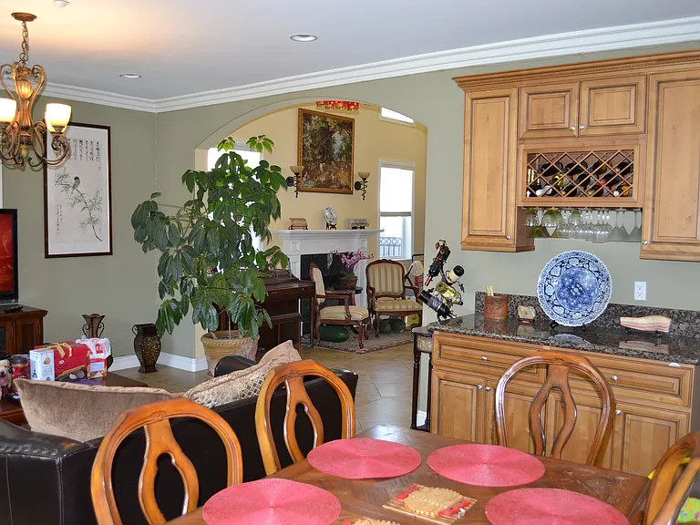 407 Russell Ave — Photo 11