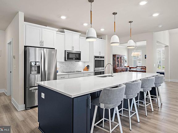 4th image of 18565 Emerson Way