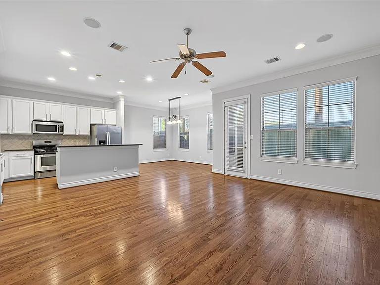 1105 Wagner St — Photo 4