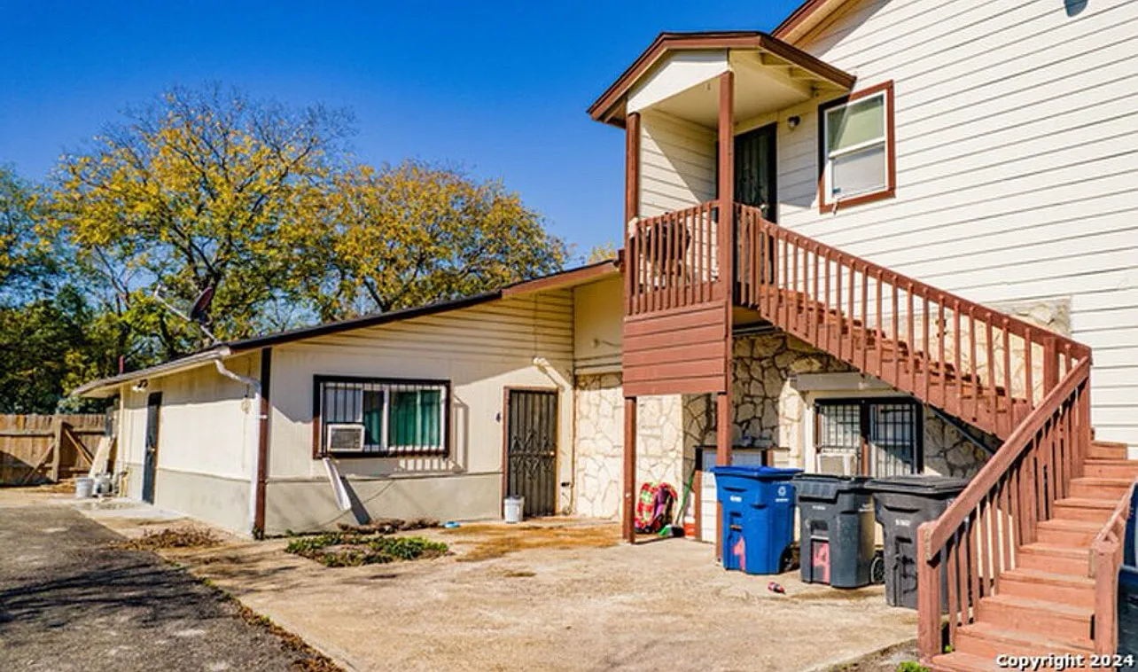 SW 39th St, San Antonio — Photo 2