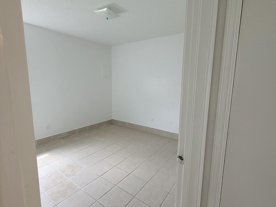 1st image of 1406 Glen Oaks Ct APT 1