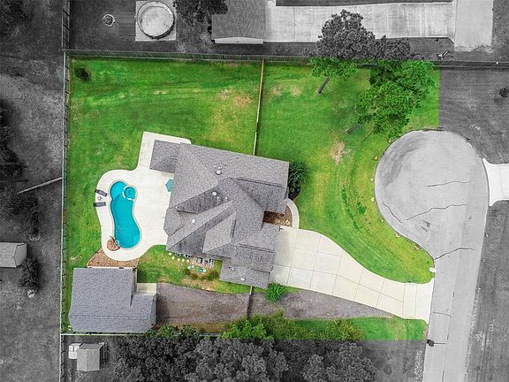 2nd image of 26402 Country Hollow St