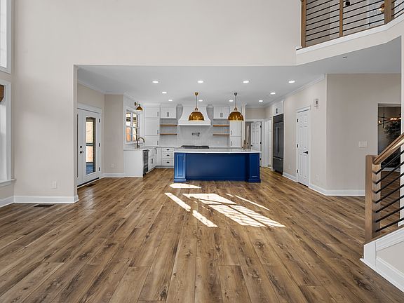 3rd image of 21647 Crown Lake Dr