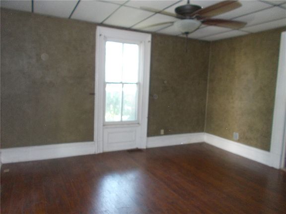 4th image of 302 S Walnut St