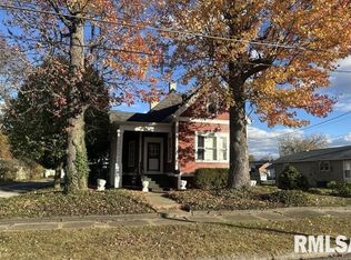 204 N Maple St, Christopher, IL 62822