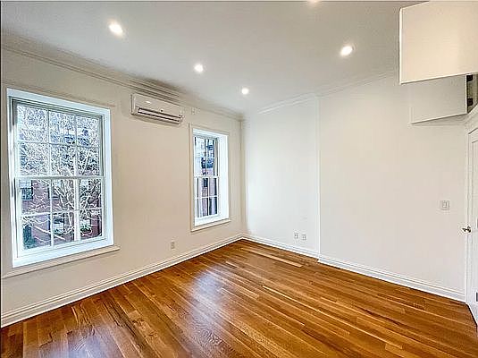 4th image of 148 Willow St APT 3