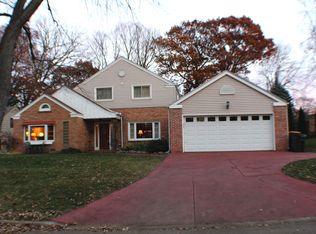 1062 N Perry Ct, Wauwatosa, WI 53213