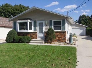 1415 S 36th St, Manitowoc, WI 54220