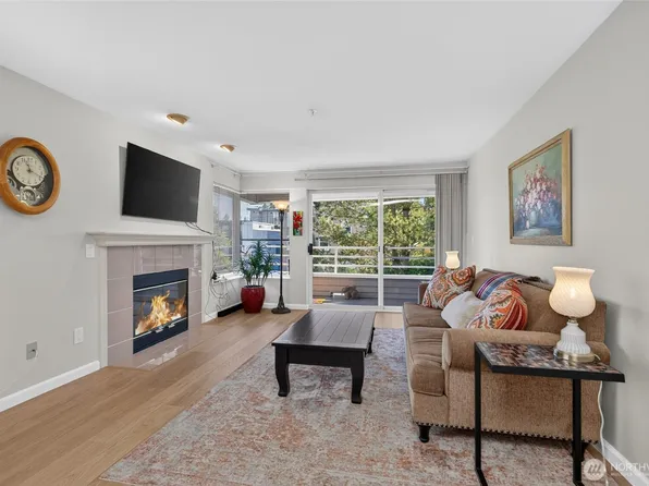 2125 California Avenue SW #302, Seattle, WA 98116