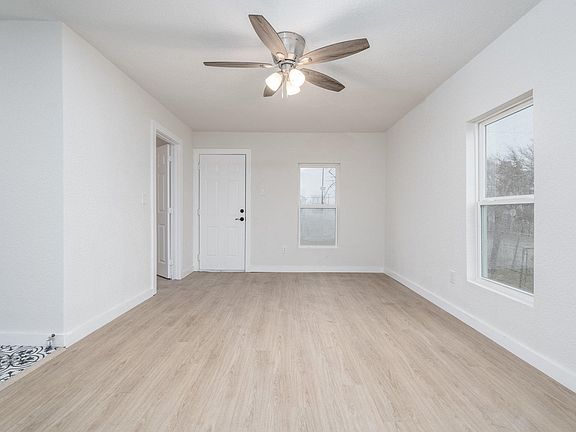 3rd image of 2412 Irion Ave
