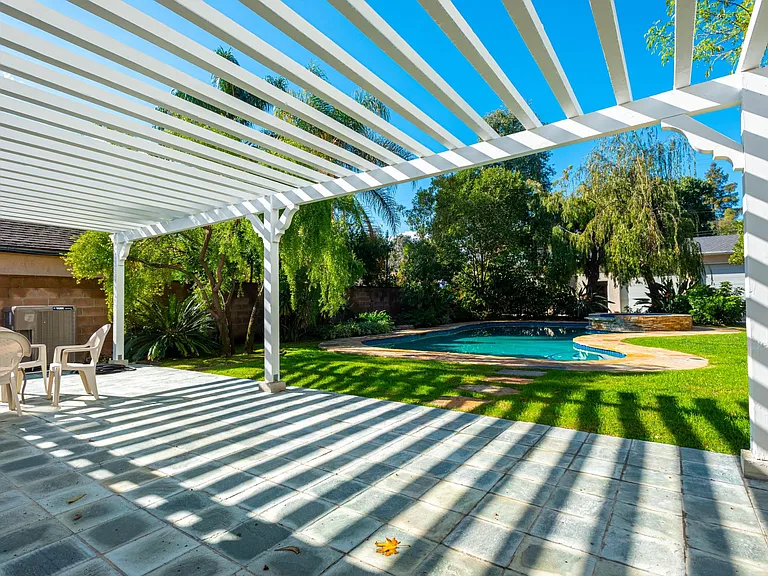 4537 Mammoth Ave — Photo 11