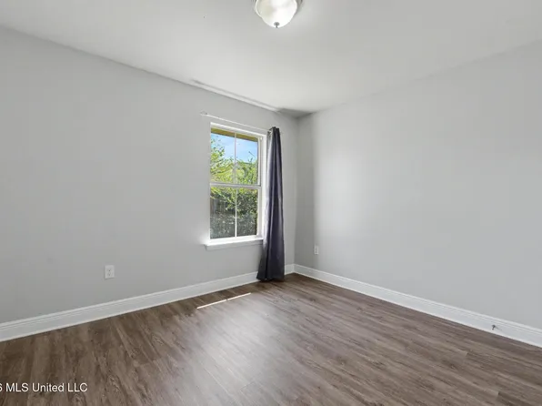 10601 Roundhill Dr, Gulfport, MS 39503