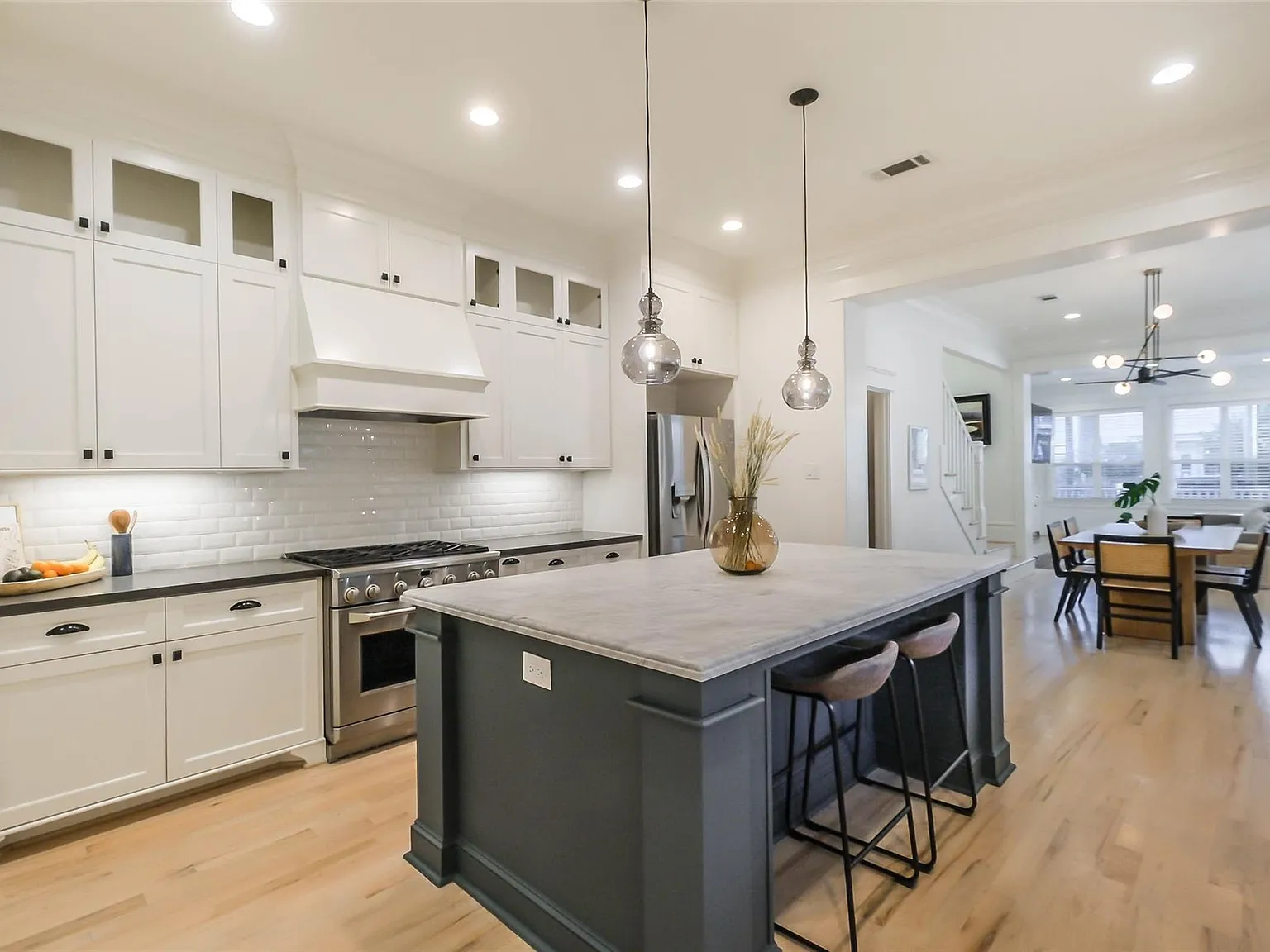 4 bed, 3.5 bath, 3168 sqft, $7,400 — Photo 4