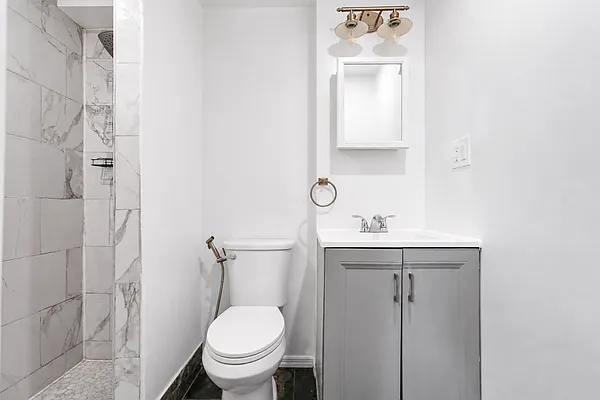 Bathroom, photo 2