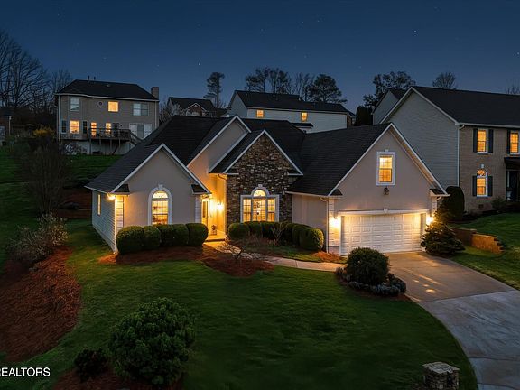 2nd image of 10024 Delle Meade Dr