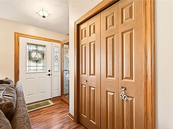2nd image of 1324 Southpointe Cir NE