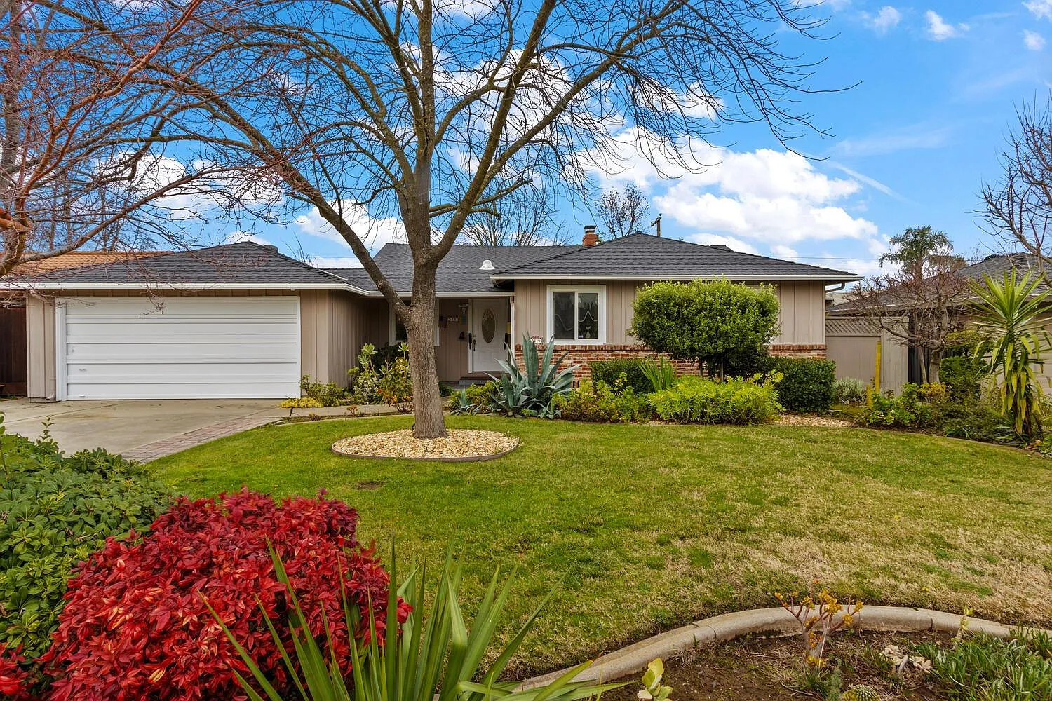3419 Chenu Ave photo 1
