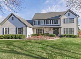 706 Bent Ridge Ln, Barrington, IL 60010