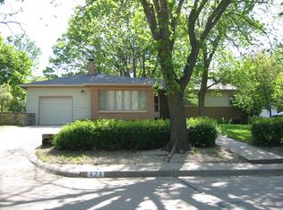 424 Oakdale Dr, Manhattan, KS 66502