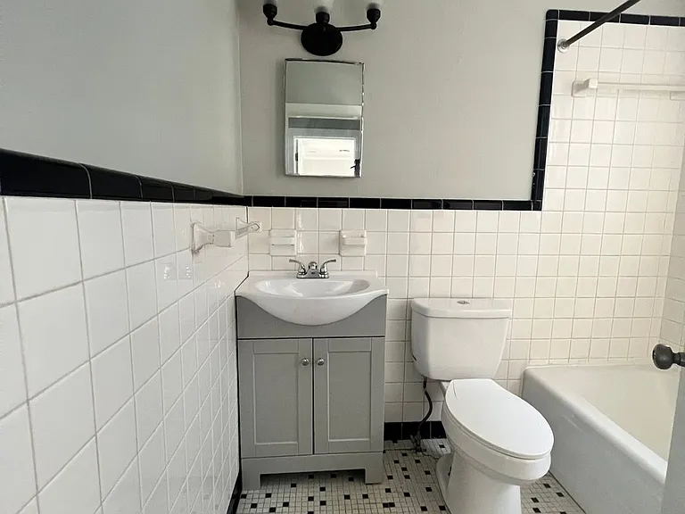 301 S College St — Photo 10