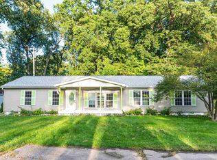 464 Sparks Ln, Walled Lake, MI 48390