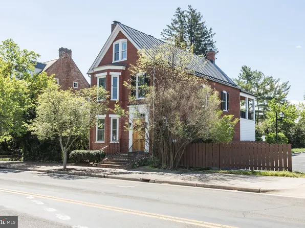 221 W Boscawen St, Winchester, VA 22601