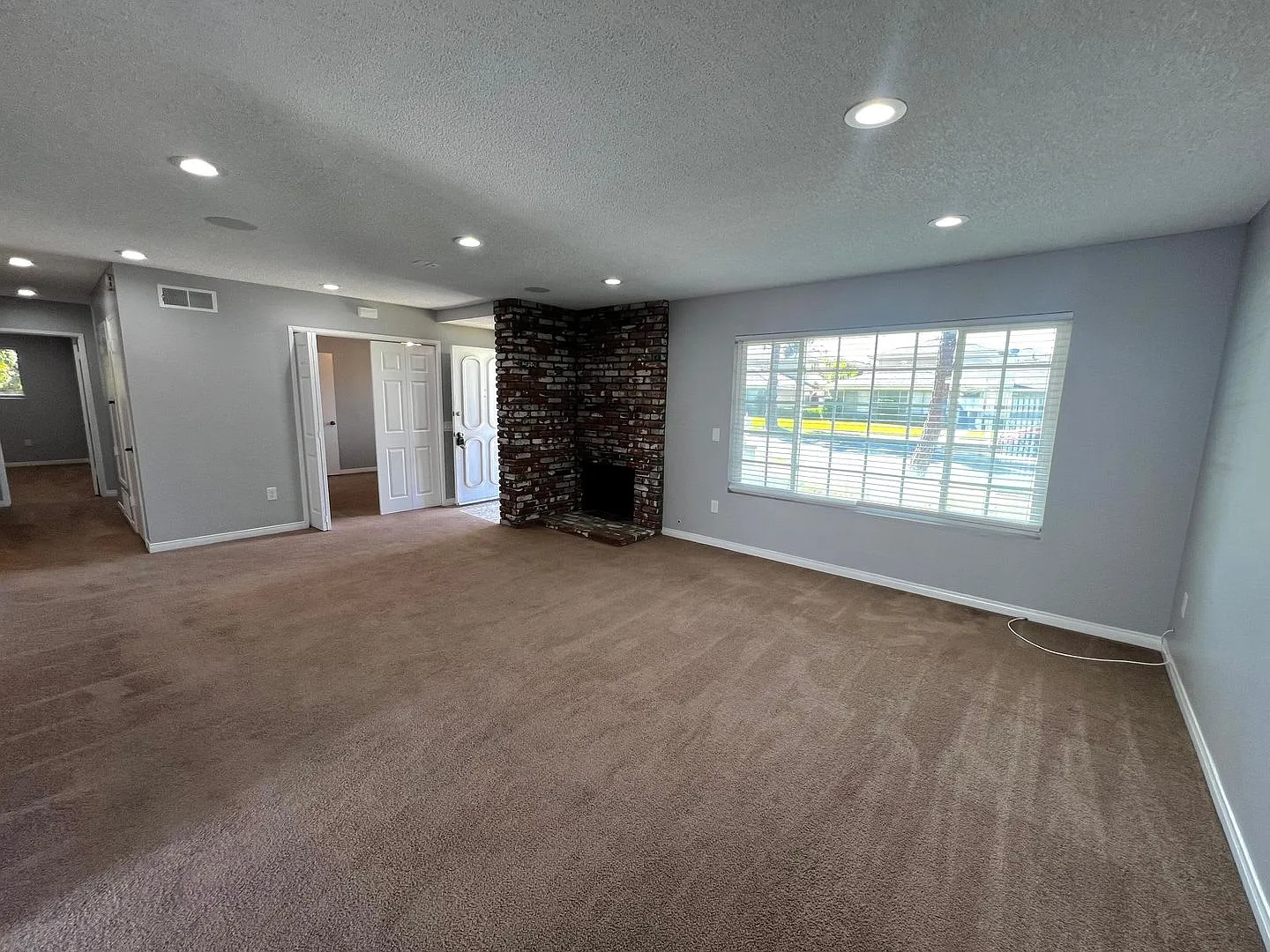 West Stevens-413 — Photo 2