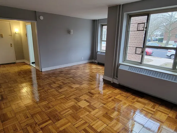 (undisclosed Address), Fresh Meadows, NY 11365