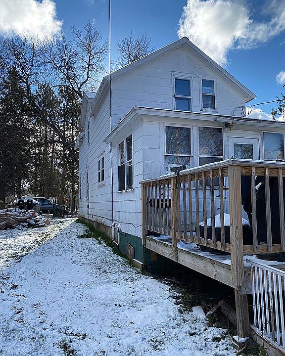 2nd image of 613 2nd St S