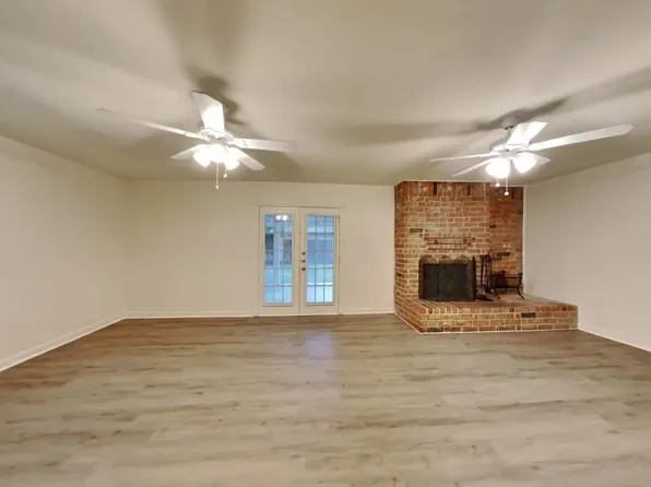 10523 Mills Walk Dr, Houston, TX 77070