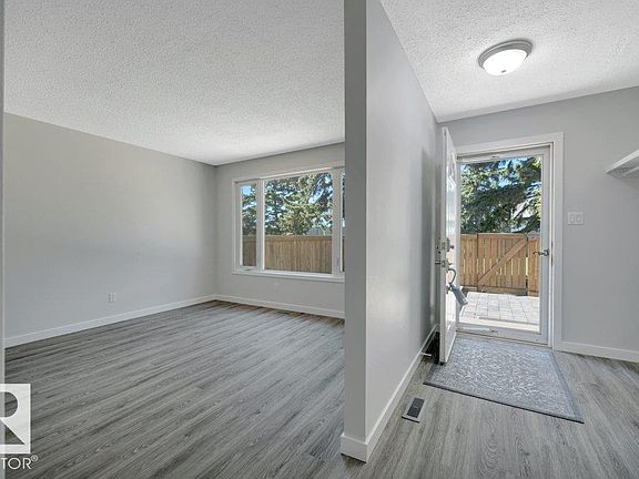4th image of 123 Telford Ct