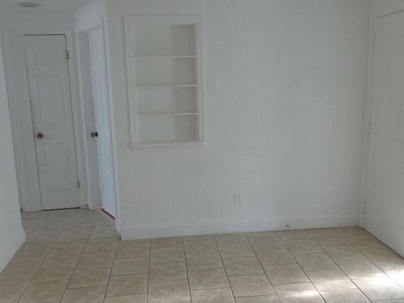 4th image of 3300 Pinehurst Dr