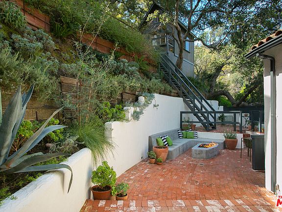 5th image of 8831 Lookout Mountain Ave