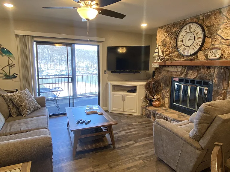 611 Lazy Days Rd — Photo 1